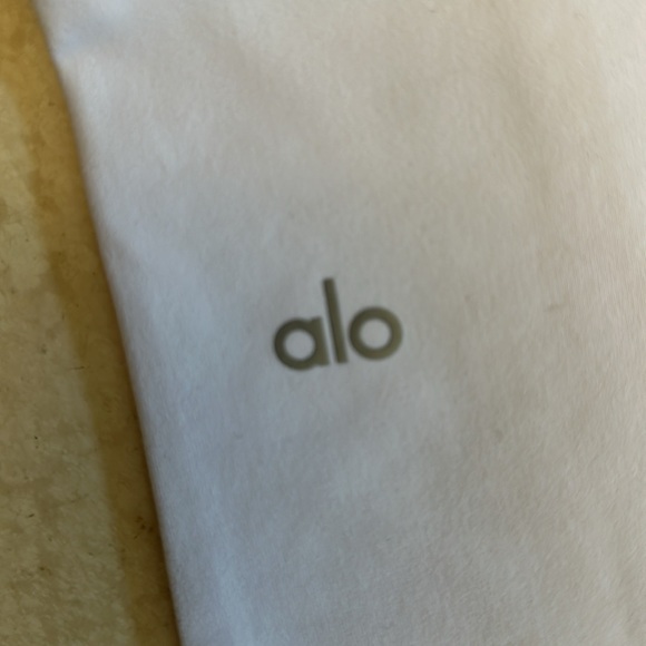 Alo top seller flutter airbrush flare leg slit legging 
Perfect - Picture 3 of 6